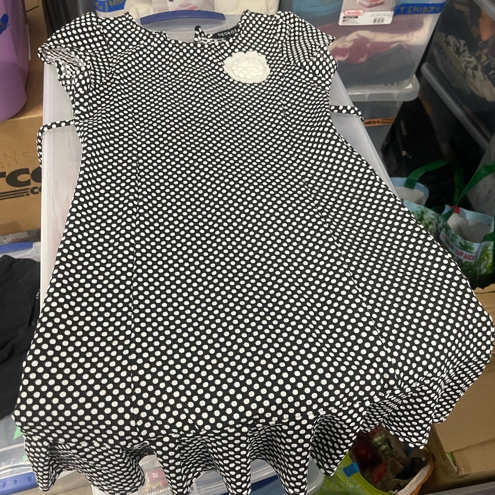 Girls polyester dress with Crocheted flower detail. Size M (7-8)